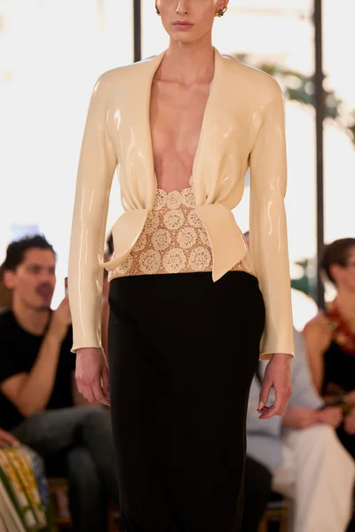 Look 11